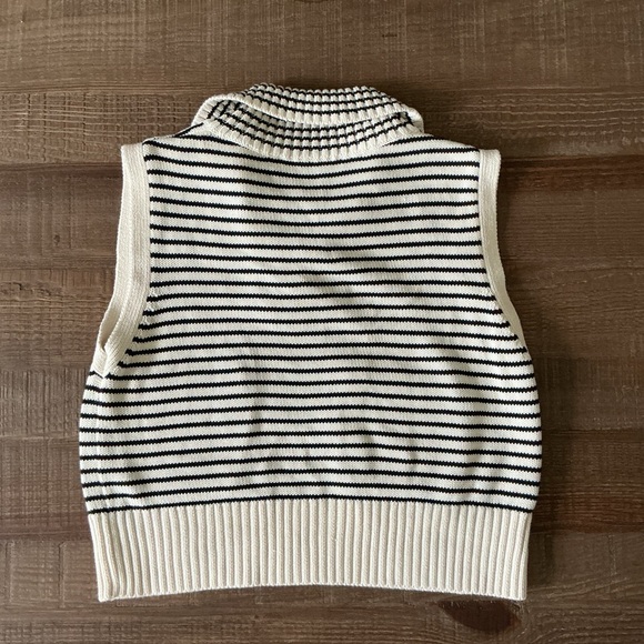 Zara Black and White Striped Knit Top Front Pockets and Collar - Picture 7 of 7